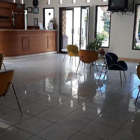 Hotel Bumi Palupy ปาลู ภายนอก รูปภาพ